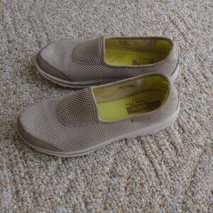 Skechers Go Walk Rival Stone Slip In Sneakers ~ 8-1/2 M ~ Pre-owned